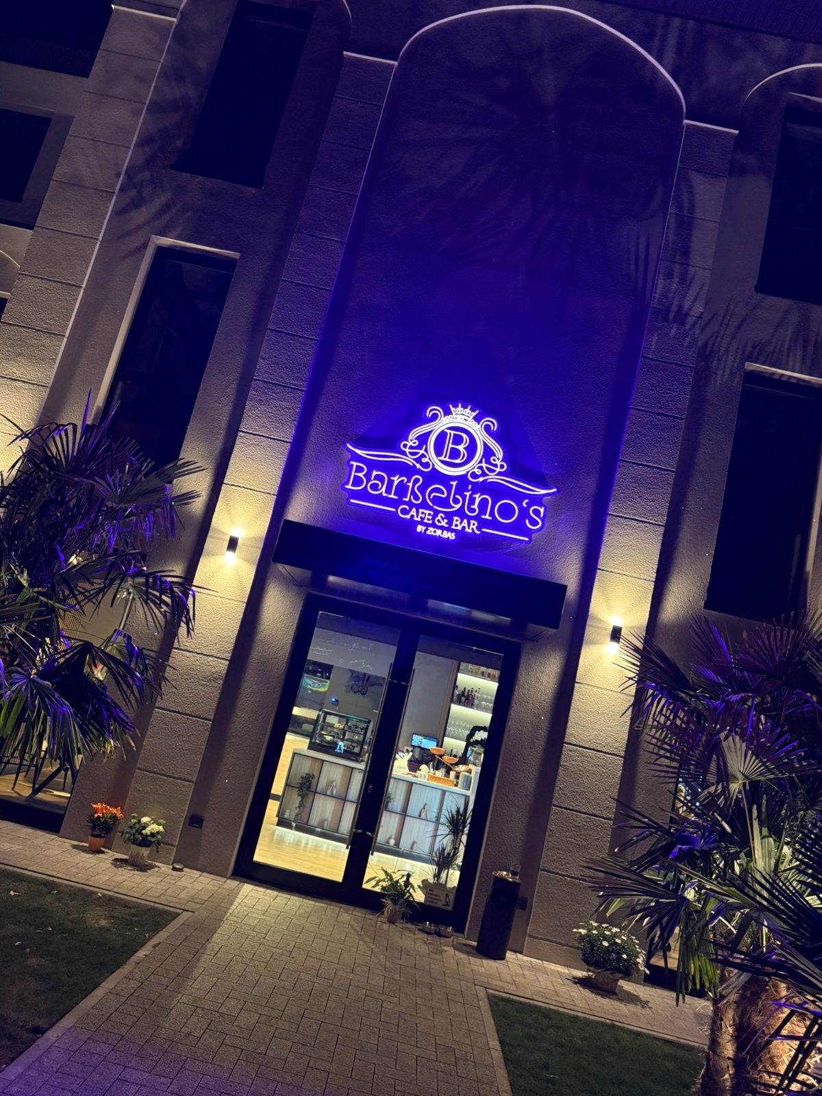 Barßelino´s Café & Bar bei Nacht